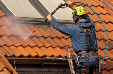 Démoussage et hydrofuge de toiture à Maynal